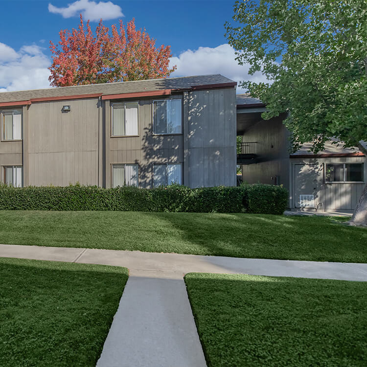 Greenhaven Oaks Apartments in Sacramento, CA