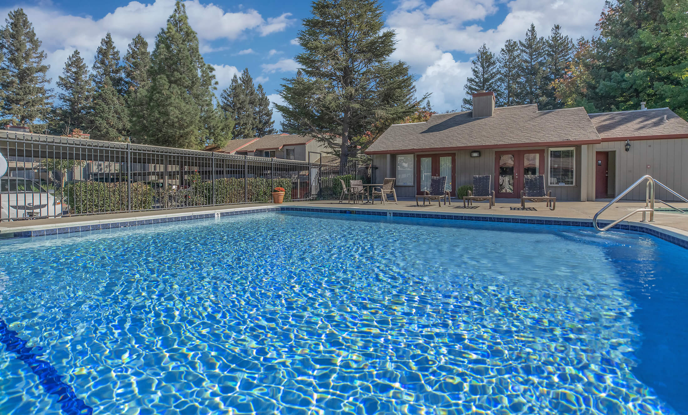 Greenhaven Oaks Apartments in Sacramento, CA