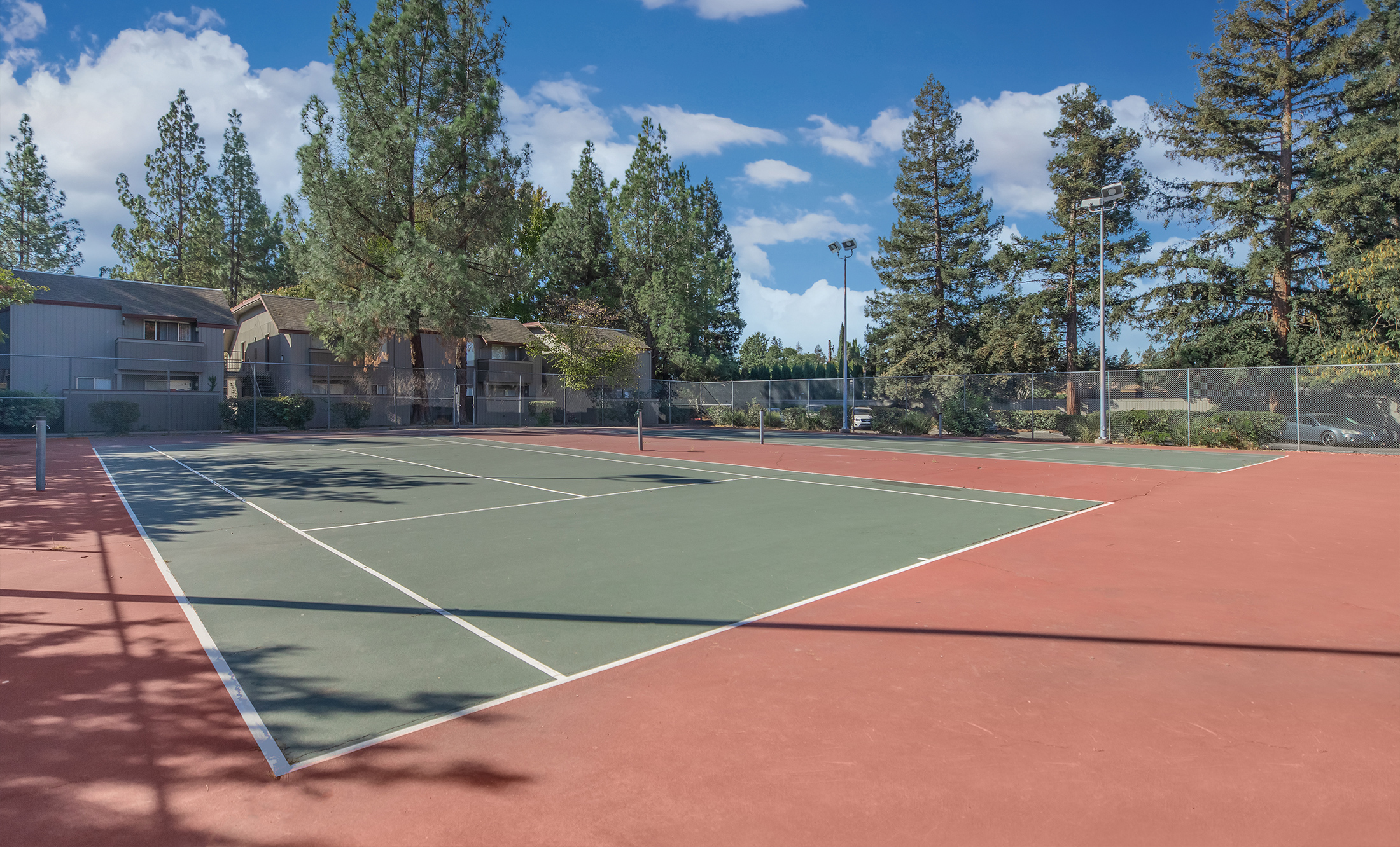 Greenhaven Oaks Apartments in Sacramento, CA